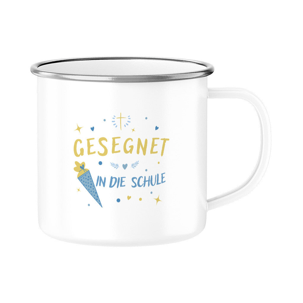 Gesegnet in die Schule:
Weiße Kindertasse zur Einschulung mit blau-gelbem Design „Gesegnet in die Schule“, Kreuz, Herzen, Sternen und Schultüte.