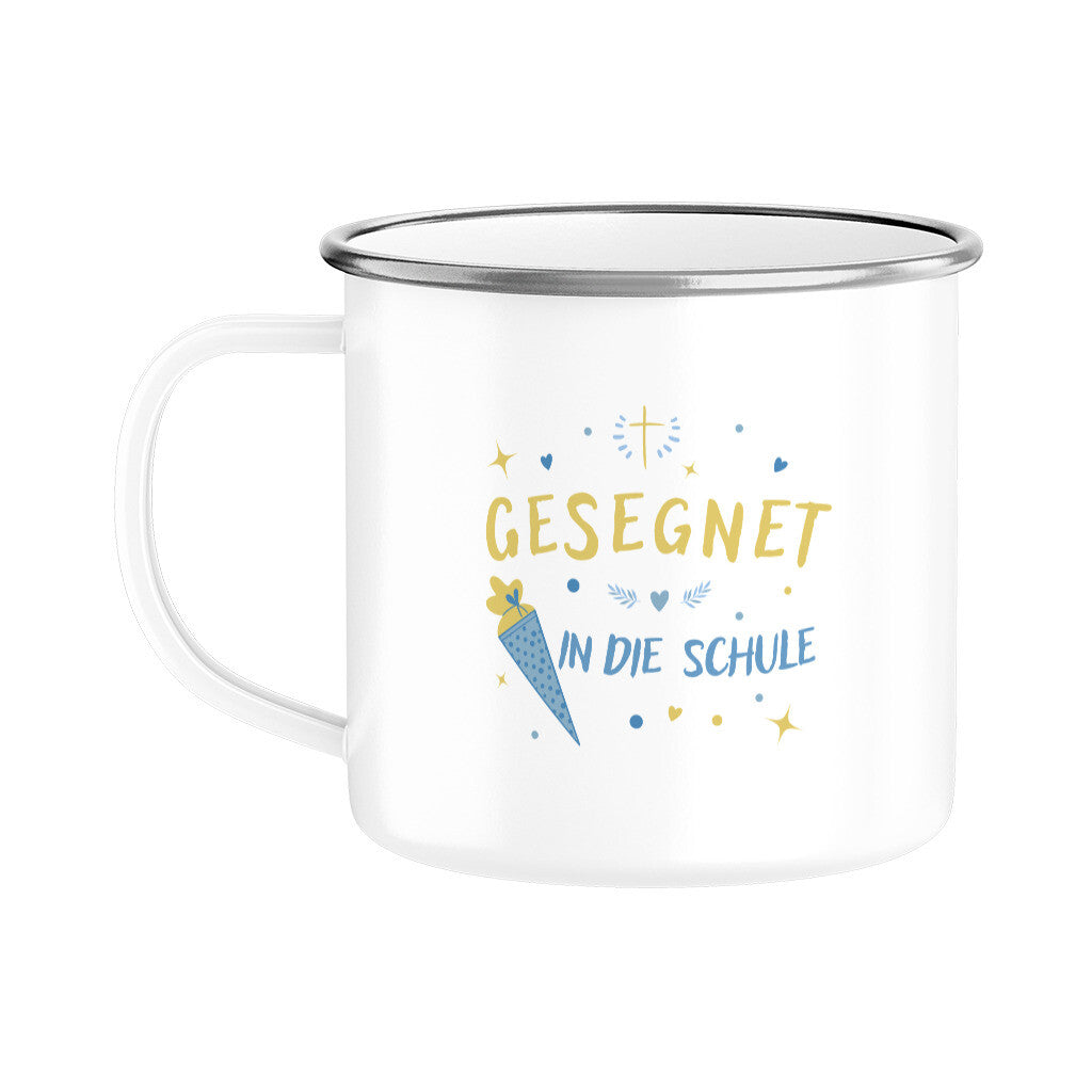Gesegnet in die Schule:
Weiße Kindertasse zur Einschulung mit blau-gelbem Design „Gesegnet in die Schule“, Kreuz, Herzen, Sternen und Schultüte.