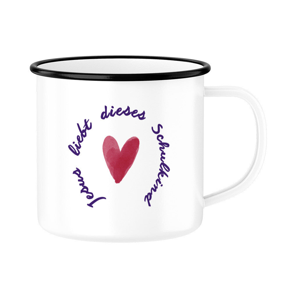 Jesus liebt dieses Schulkind:
Weiße Kindertasse zur Einschulung mit dem Spruch „Jesus liebt dieses Schulkind“, lila Schriftkreis und rotem Herz in der Mitte.