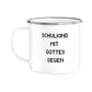 Schulkind mit Gottes Segen:
Weiße Kindertasse mit christlichem Einschulungsdesign „Schulkind mit Gottes Segen“ in schwarzer Pixel-Schrift auf weißem Hintergrund.