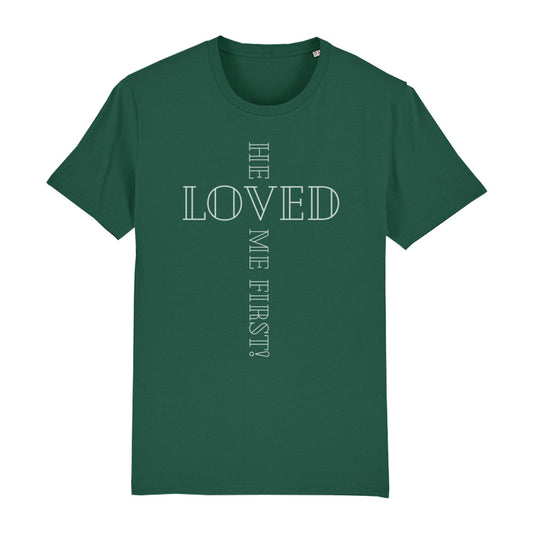 christliches T-Shirt für Männer in grün aus 100 % Bio-Baumwolle "he loved me first!" aus unserer he... Kollektion