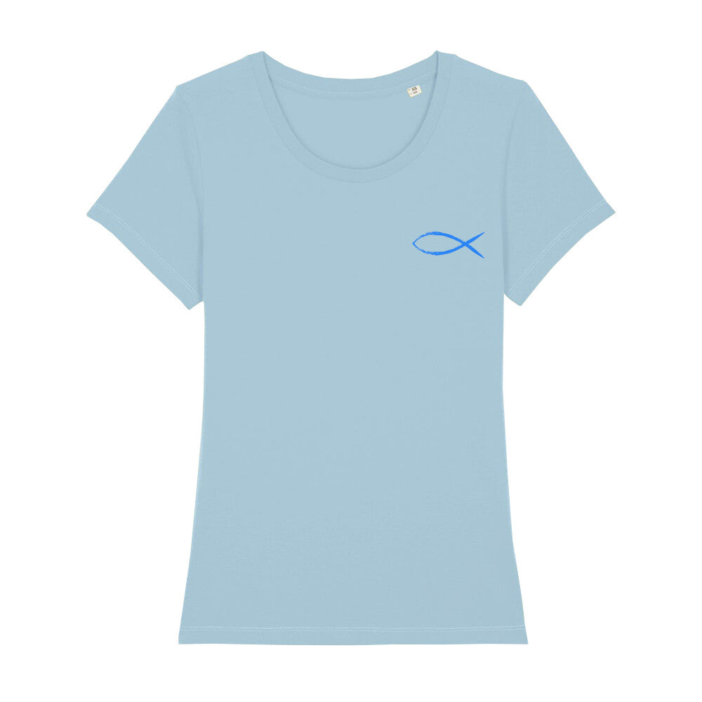 christliches T-Shirt mit einem Frauen-Schnitt in hellblau aus 100 % Bio-Baumwolle mit einem blauen Fisch rechts auf der Brust. Erhältlich in den Größen XS bis XXL