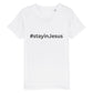 christliches T-Shirt für Kinder mit einem Unisex-Schnitt in weiß aus 100 % Bio-Baumwolle mittig auf der Brust "#stay in Jesus". Erhältlich in den Größen 98/104 bis 152/164