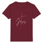 christliches T-Shirt für Kinder mit einem Unisex-Schnitt in dunkelrot aus 100 % Bio-Baumwolle mittig auf der Brust ein Kreuz und der Name Jesus. Erhältlich in den Größen 98/104 bis 152/164