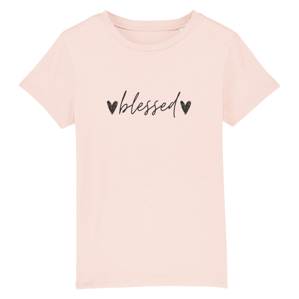 christliches T-Shirt für Kinder mit einem Unisex-Schnitt in pink aus 100 % Bio-Baumwolle mittig auf der Brust "blessed". Erhältlich in den Größen 98/104 bis 152/164