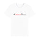 christliches T-Shirt mit einem Unisex-Schnitt in weiß aus 100 % Bio-Baumwolle "#Jesusfirst" mit dem Schriftzug #Jesus first mittig auf der Brust. Erhältlich in den Größen S bis XXL