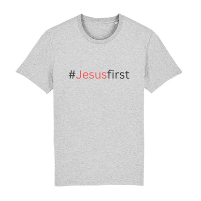 christliches T-Shirt mit einem Unisex-Schnitt in grau aus 100 % Bio-Baumwolle "#Jesusfirst" mit dem Schriftzug #Jesus first mittig auf der Brust. Erhältlich in den Größen S bis XXL