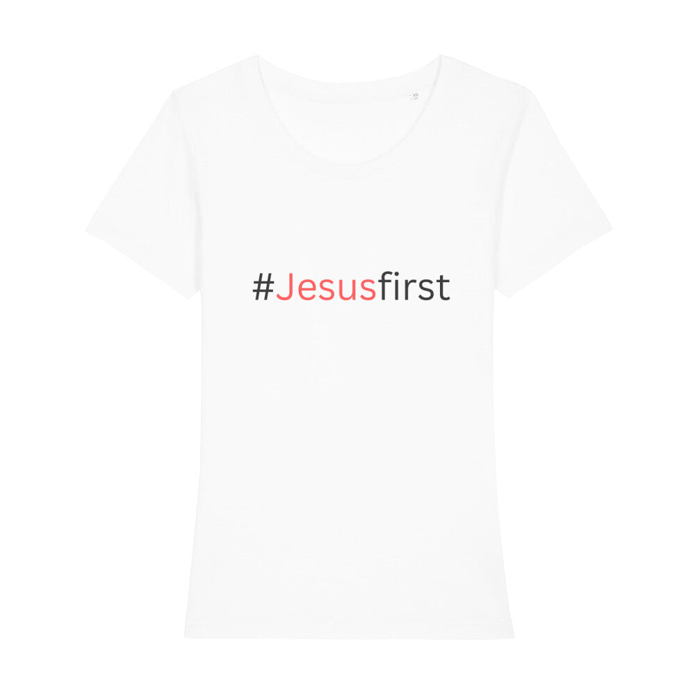 christliches T-Shirt mit einem Frauen-Schnitt in weiß aus 100 % Bio-Baumwolle mittig auf der Brust "# Jesus first". Erhältlich in den Größen XS bis XXL