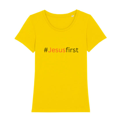 christliches T-Shirt mit einem Frauen-Schnitt in gelb aus 100 % Bio-Baumwolle mittig auf der Brust "# Jesus first". Erhältlich in den Größen XS bis XXL