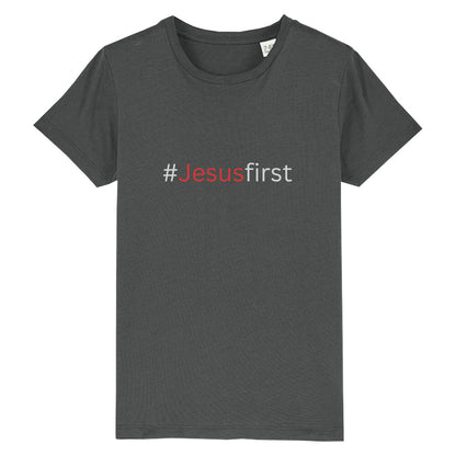 christliches T-Shirt für Kinder mit einem Unisex-Schnitt in anthrazit aus 100 % Bio-Baumwolle mittig auf der Brust "#Jesus first". Erhältlich in den Größen 98/104 bis 152/164