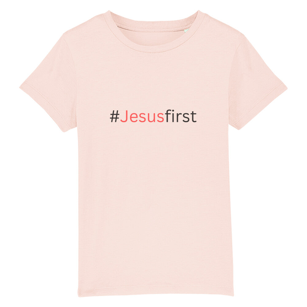 christliches T-Shirt für Kinder mit einem Unisex-Schnitt in pink aus 100 % Bio-Baumwolle mittig auf der Brust "#Jesus first". Erhältlich in den Größen 98/104 bis 152/164