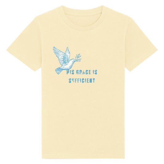 christliches T-Shirt für Kinder mit einem Unisex-Schnitt in hellgelb aus 100 % Bio-Baumwolle "His grace is " mit dem Schriftzug " His grace is sufficient " und einer Taube mittig auf der Brust. Erhältlich in den Größen 98/104 bis 152/164