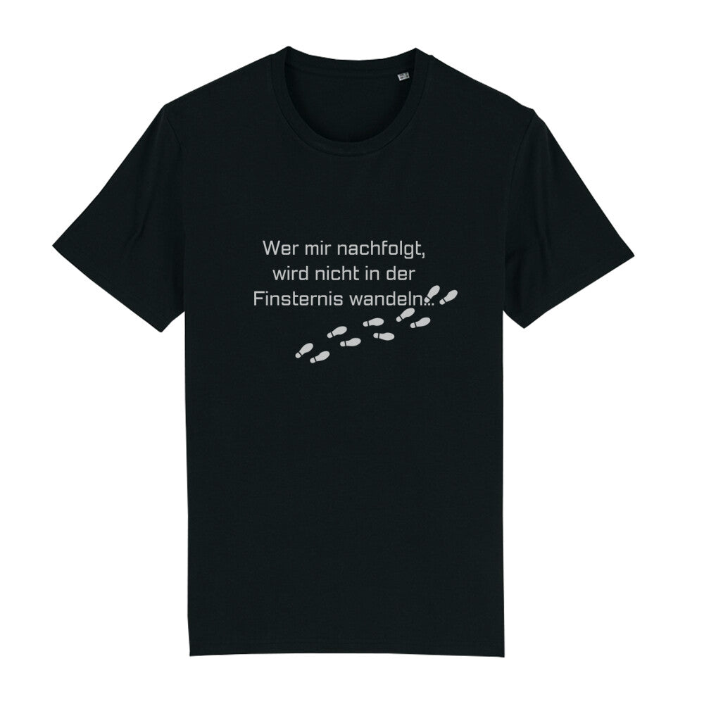 christliches T-Shirt mit einem Unisex-Schnitt in schwarz aus 100 % Bio-Baumwolle auf der Vorderseite sind Fußspuren und der Text "Wer mit nachfolgt, wird nicht in der Finsternis wandeln..."  Erhältlich in den Größen S bis XXL