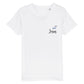 christliches T-Shirt für Kinder mit einem Unisex-Schnitt in weiß aus 100 % Bio-Baumwolle rechts auf der Brust "Jesus" mit zwei Fischchen. Erhältlich in den Größen 98/104 bis 152/164