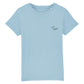 christliches T-Shirt für Kinder mit einem Unisex-Schnitt in hellblau aus 100 % Bio-Baumwolle rechts auf der Brust ein Herz und ein Kreuz. Erhältlich in den Größen 98/104 bis 152/164