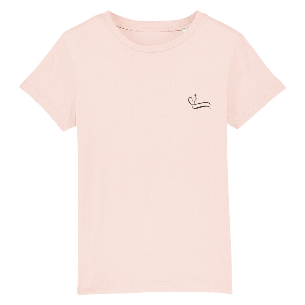 christliches T-Shirt für Kinder mit einem Unisex-Schnitt in pink aus 100 % Bio-Baumwolle rechts auf der Brust ein Herz und ein Kreuz. Erhältlich in den Größen 98/104 bis 152/164